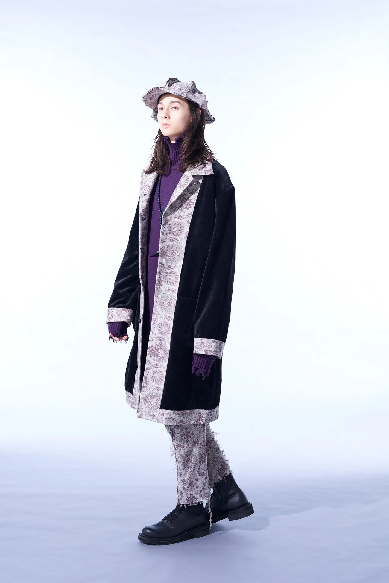 VELVETEEN LONG COAT WITH GOBELINS JACQUARD SWITCHED DESIGN