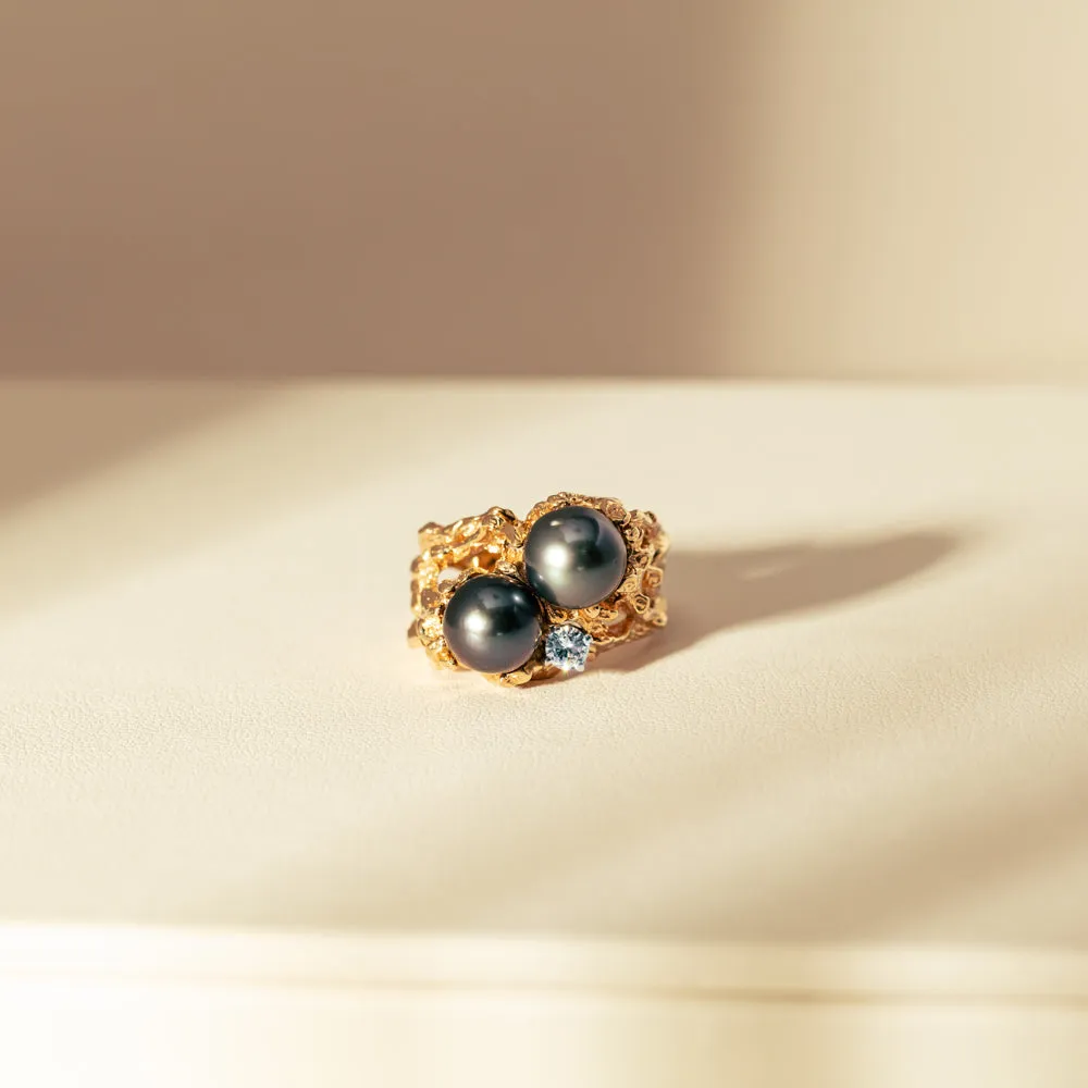 Vintage 11ct Yellow Gold Black Pearl & Diamond Ring